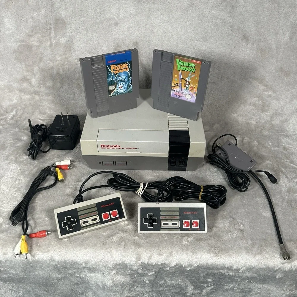 Vintage Nintendo NES-001 Entertainment System Controllers Video Games Lot OEM
